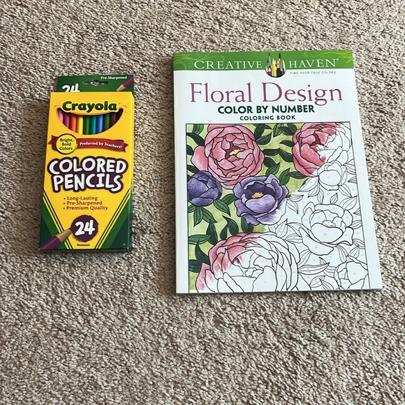 Floral coloring book with Crayola colored pencils - Picture 3 of 6